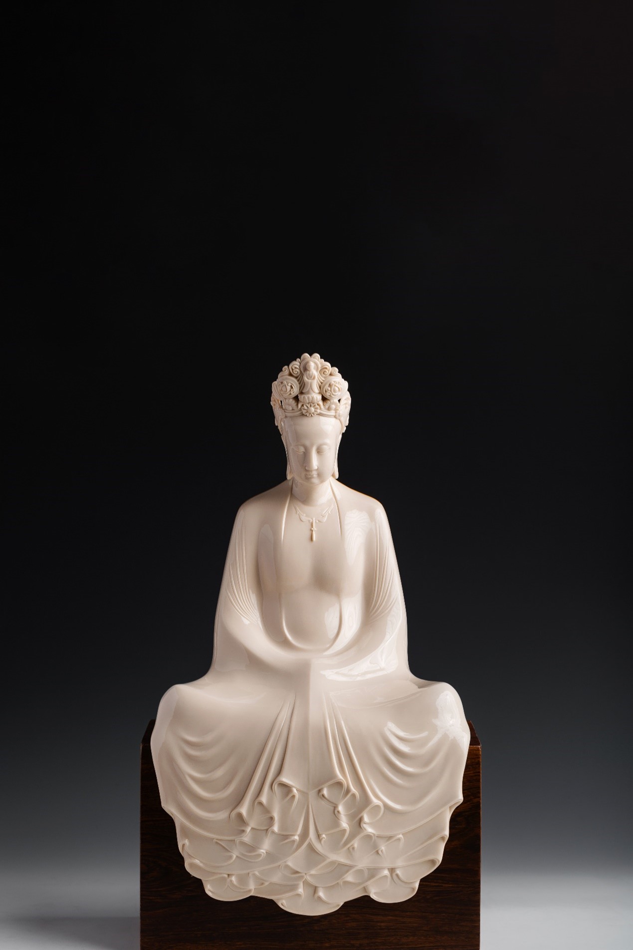 <h2>般若</h2><p>作者：史俊贤</p><p>创作年代：2021年</p><p>规格：32.5cm×25cm×55cm</p><p>品类：陶瓷</p>